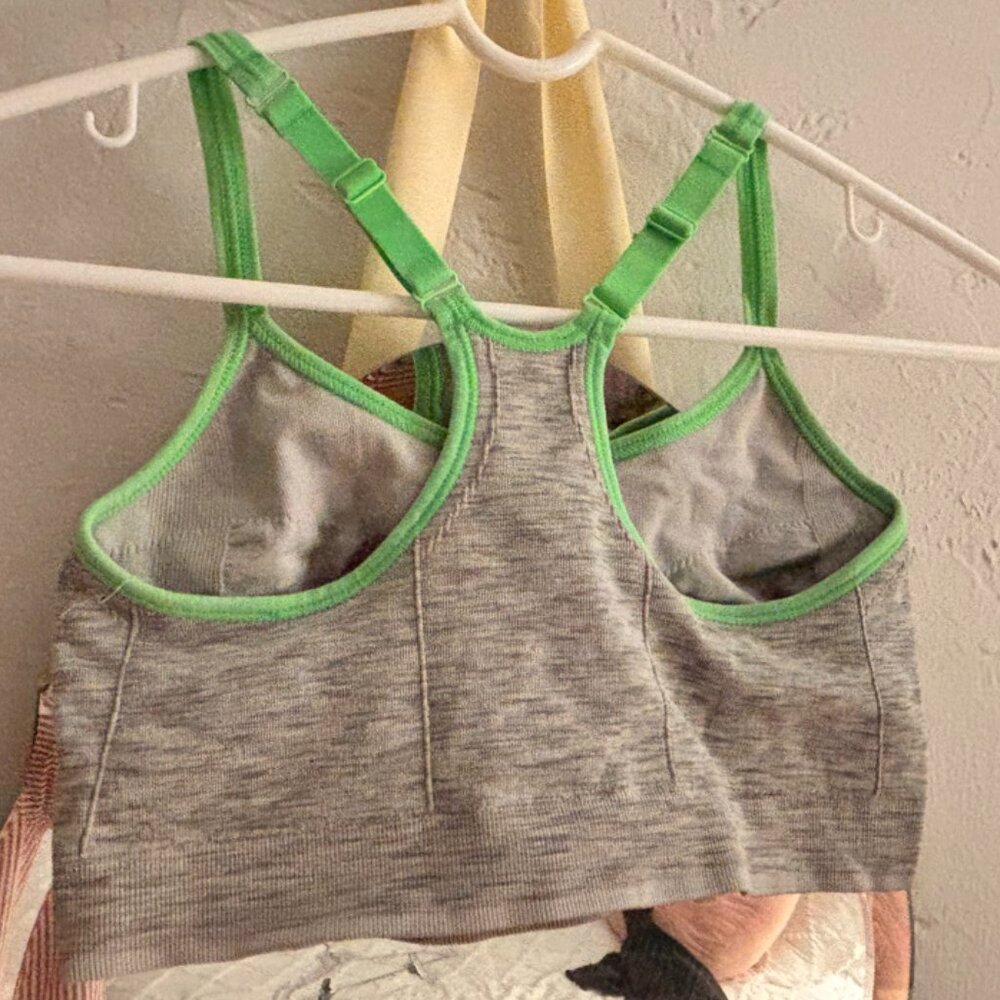 Old Navy Light Support Seamless Racerback Sports Bra Grey w/Green Trim - M